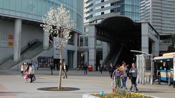 桜木町駅前広場